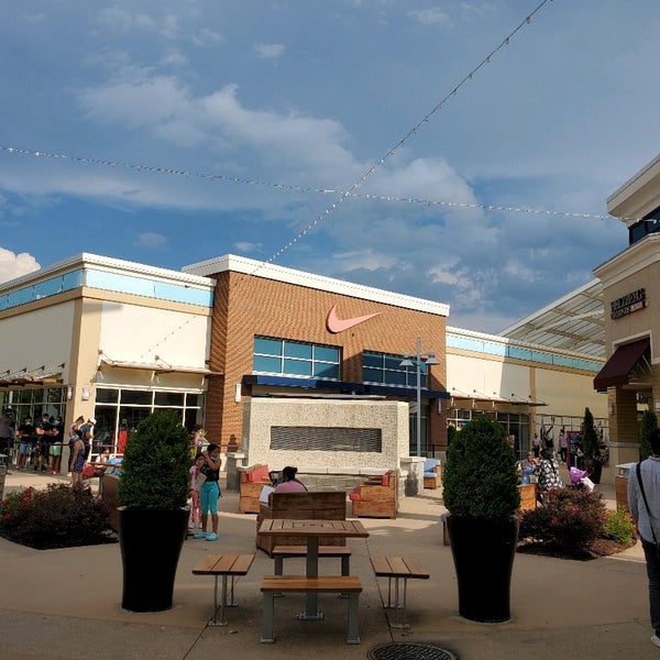 Nike store national harbor hotsell