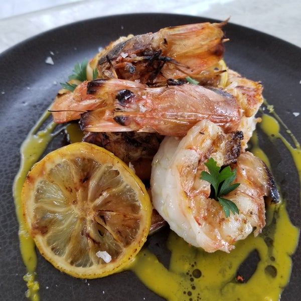 The octopus and prawn dishes are delicious. Some of the best food in Rio right by one of the most beautiful pools.  Free Wifi.  Fantastic service. We will be back 😋