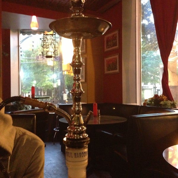 Снимок сделан в Anatolia Cafe &amp; Hookah Lounge пользователем E. H. 5/5/2013