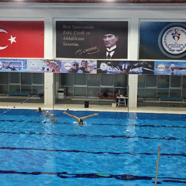 Foto tirada no(a) Burhan Felek | Yüzme Havuzu por Aynur Ç. em 2/20/2018