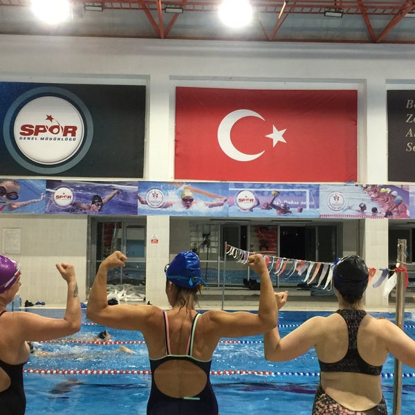 Foto tirada no(a) Burhan Felek | Yüzme Havuzu por Aynur Ç. em 6/18/2019