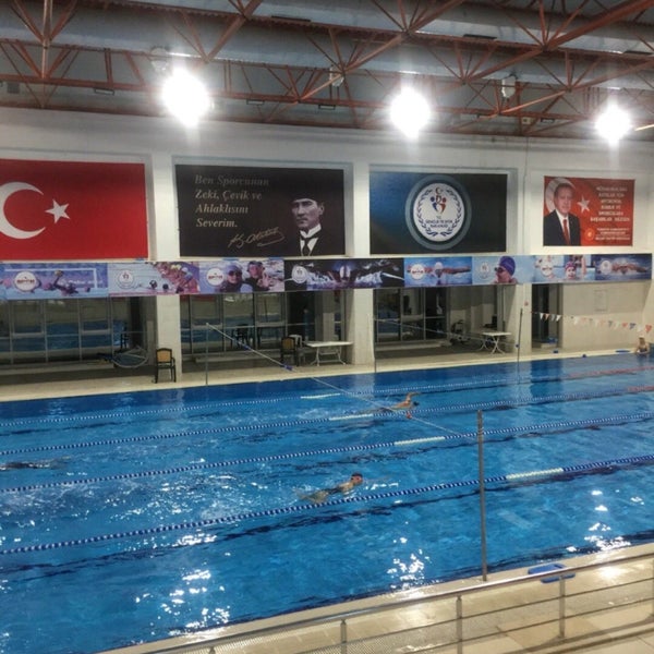 Foto tirada no(a) Galatasaray Ergun Gürsoy Olimpik Yüzme Havuzu por Aynur Ç. em 9/10/2019