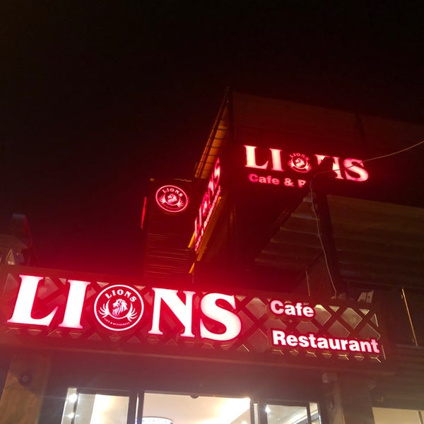 Photo prise au Lions Cafe&amp;Restaurant par Ahmet A. le7/12/2019