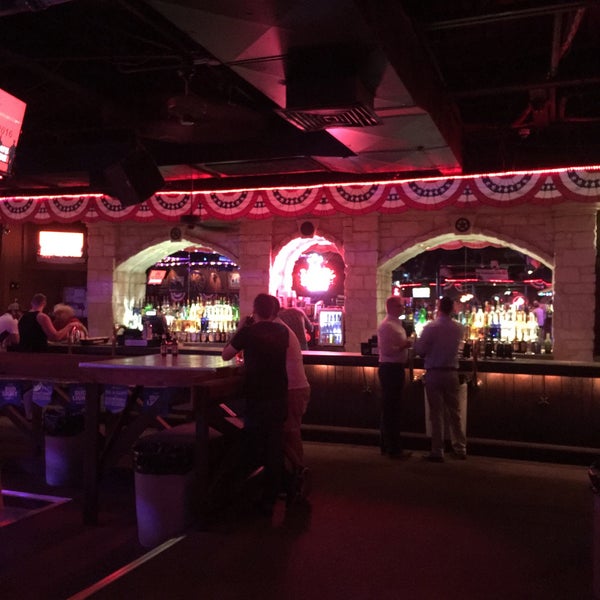 Foto tirada no(a) Round-Up Saloon and Dance Hall por Chuck J. em 7/24/2016