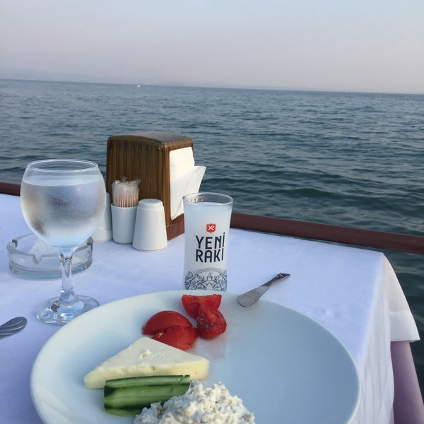 Снимок сделан в SET Beach &amp; Restaurant пользователем Ufuk Metin D. 7/30/2019