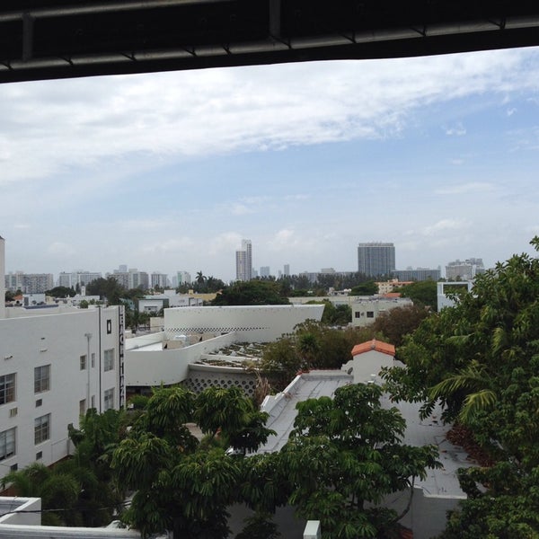 4/16/2014 tarihinde D A.ziyaretçi tarafından Edgewater South Beach'de çekilen fotoğraf