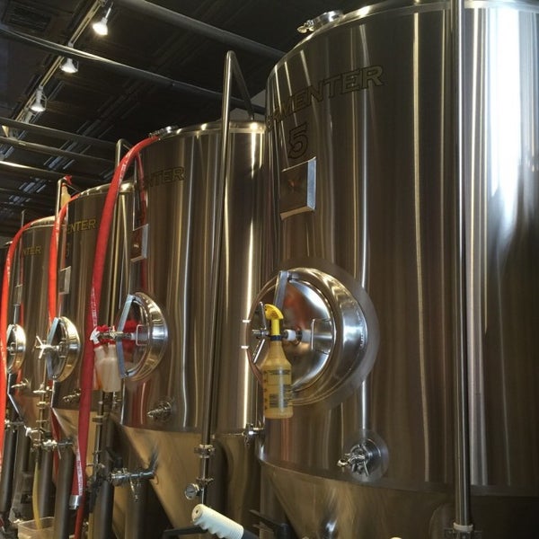 รูปภาพถ่ายที่ Crooked Ladder Brewing Company โดย Patrick M. เมื่อ 8/8/2015
