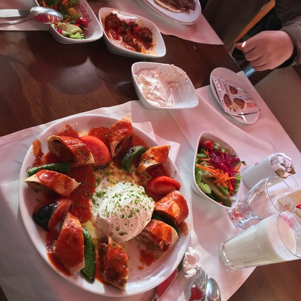 Снимок сделан в Ağababa Döner &amp; Yemek Restaurant пользователем Kerem K. 2/23/2020