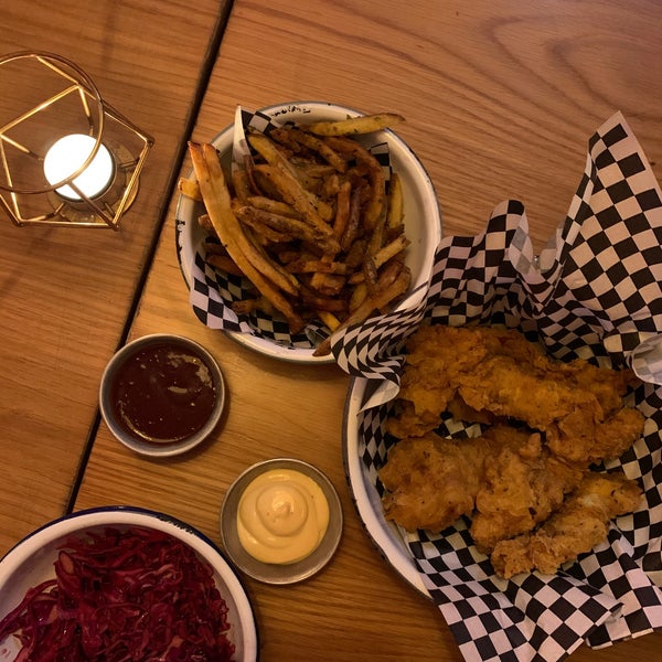 Very nice place and lovely staff. Chicken tenders were perfect, fries a bit over fried and what they call coleslaw is a red pickled cabbage. But it worked out together somehow 🙂