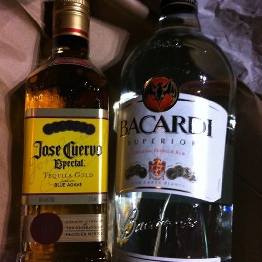 Foto tirada no(a) Marketview Liquor por José A. L. em 10/27/2012