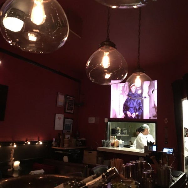 1/20/2017 tarihinde Patches F.ziyaretçi tarafından Alcazar Tapas Bar'de çekilen fotoğraf