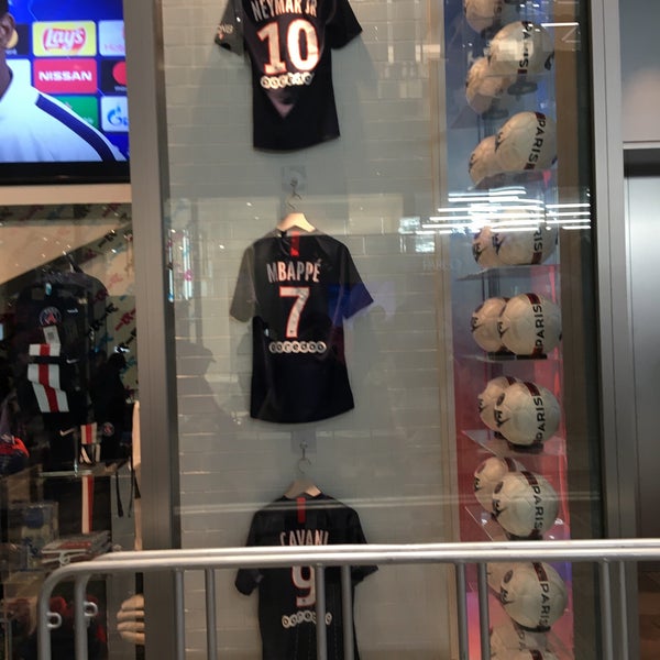 Paris Saint Germain Store 宇田川町 0 Tips