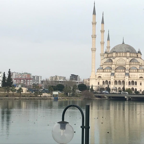 Das Foto wurde bei Spice Market Restaurant - Adana HiltonSA von Ömer am 2/4/2018 aufgenommen
