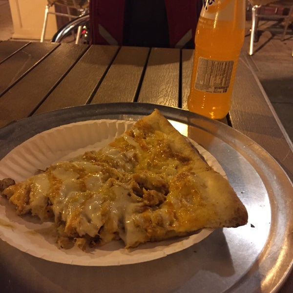 10/14/2015 tarihinde Goutham N.ziyaretçi tarafından Wiseguy NY Pizza'de çekilen fotoğraf