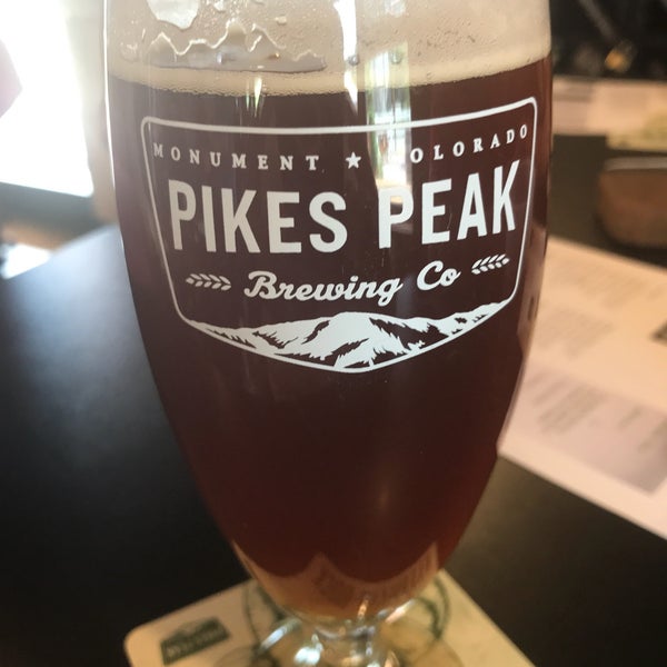 Foto tomada en Pikes Peak Brewing Company  por Tomie L. el 7/4/2018
