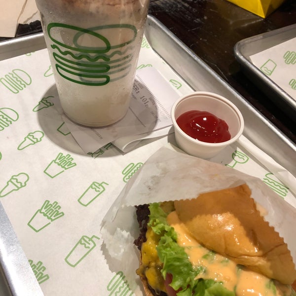 Photo taken at Shake Shack by Marco R. on 2/14/2020