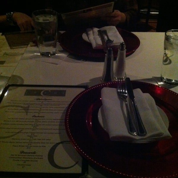 Das Foto wurde bei Creme Restaurant and Lounge von CrystaL L. am 12/22/2012 aufgenommen