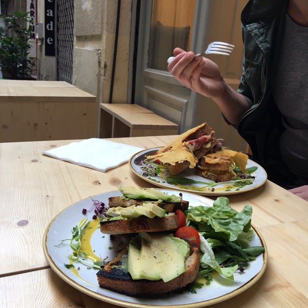 The avocado toast is vegan and beautifully presented with a fresh salad. Super trendy interior, quiet location in small laneway off the main road. #veganoptions