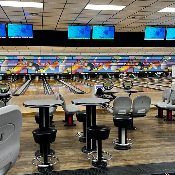 Photo taken at Buffaloe Lanes South Bowling Center by Crillmatic on 10/3/2023