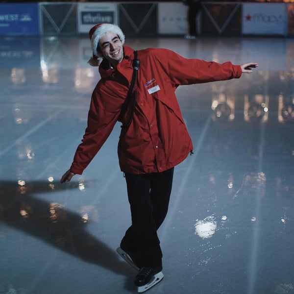 Снимок сделан в Union Square Ice Skating Rink пользователем Crillmatic 12/5/2015