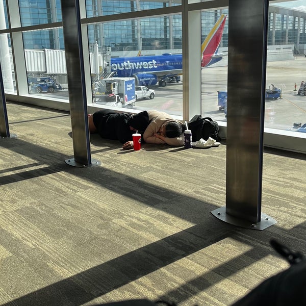 Foto diambil di Louis Armstrong New Orleans International Airport (MSY) oleh Crillmatic pada 4/15/2024