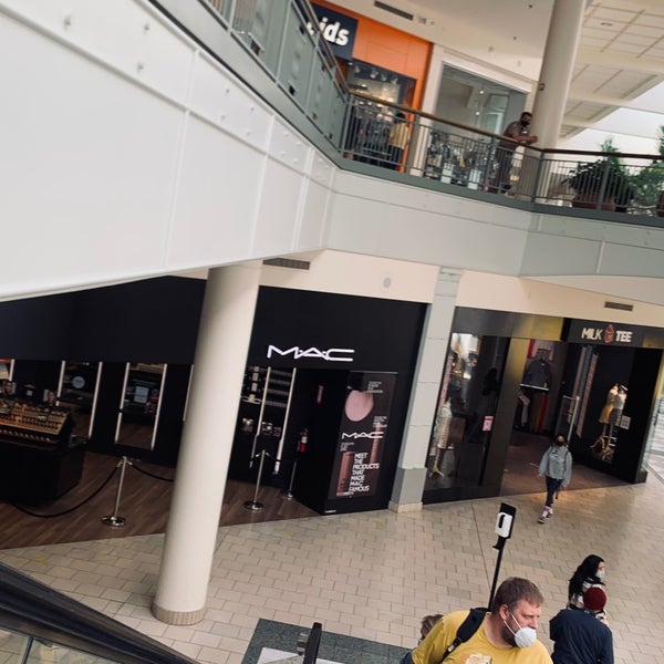 Das Foto wurde bei Hillsdale Shopping Center von Crillmatic am 5/20/2021 aufgenommen