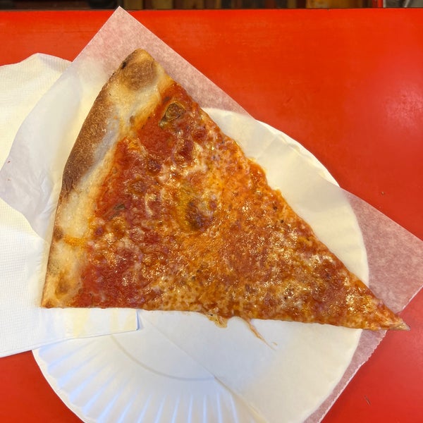 3/10/2023にP. D.がLuigi&#39;s Pizzaで撮った写真