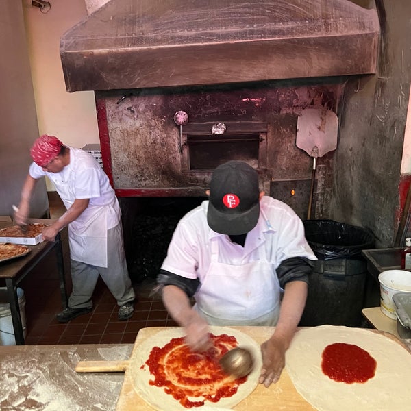 Foto scattata a Patsy&#39;s Pizza - East Harlem da P. D. il 2/4/2023