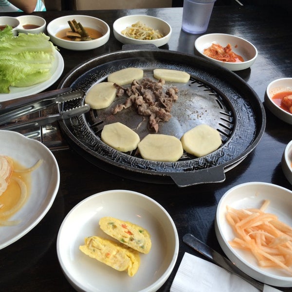 Photo taken at Tozi Korean B.B.Q. Restaurant by Khin Thin Zar A. on 8/11/2014