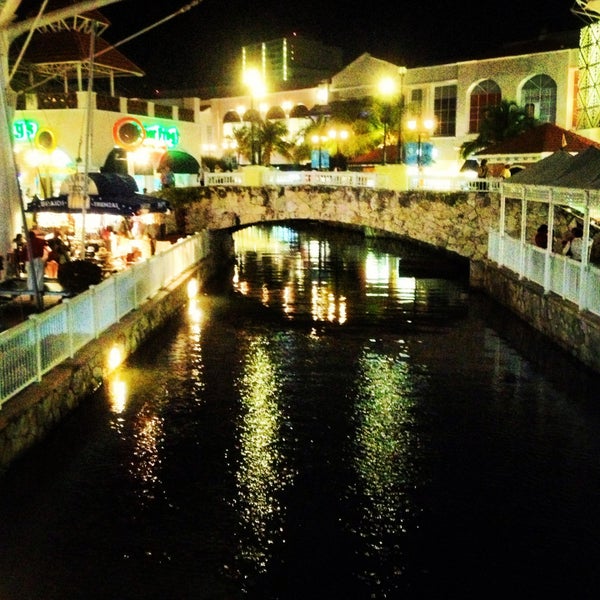 4/21/2013 tarihinde Fayez T.ziyaretçi tarafından La Isla Shopping Village'de çekilen fotoğraf