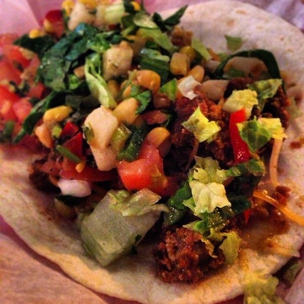 Foto tirada no(a) Five Tacos por Bret S. em 6/23/2013