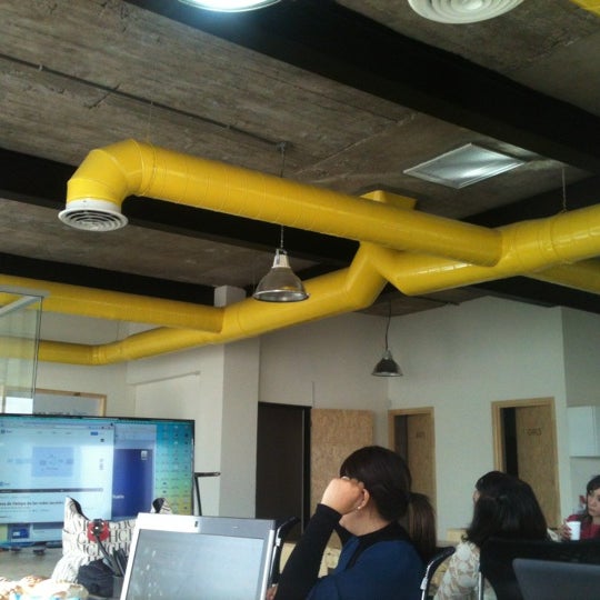 Foto diambil di Hello Open Workspace oleh Alejandra I. pada 1/26/2013