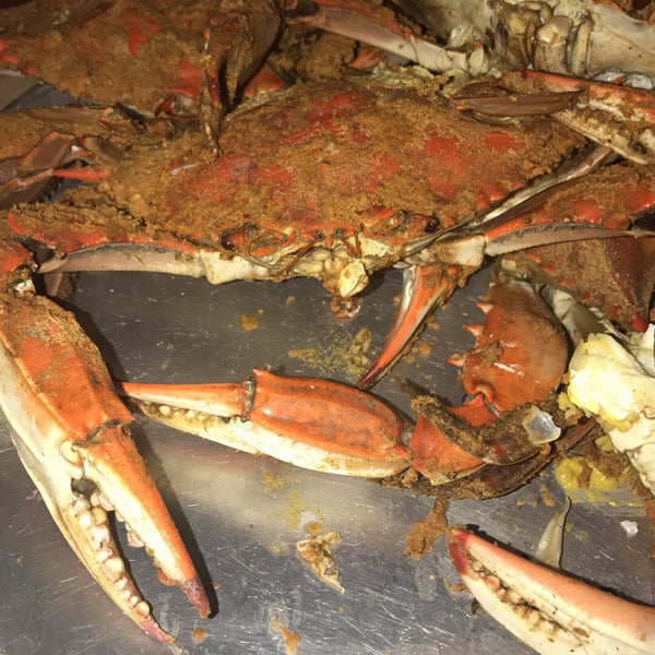 Photo taken at Jeff&#39;s Got Crabs &amp; Seafood by Natalie J. on 8/23/2017