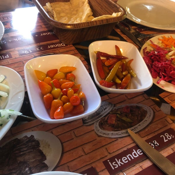 รูปภาพถ่ายที่ Madalyalı Restaurant โดย Mithat เมื่อ 9/23/2019