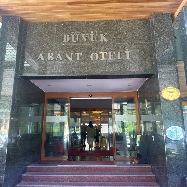 Foto diambil di Büyük Abant Oteli oleh 👑FIRAT👑 pada 7/30/2023