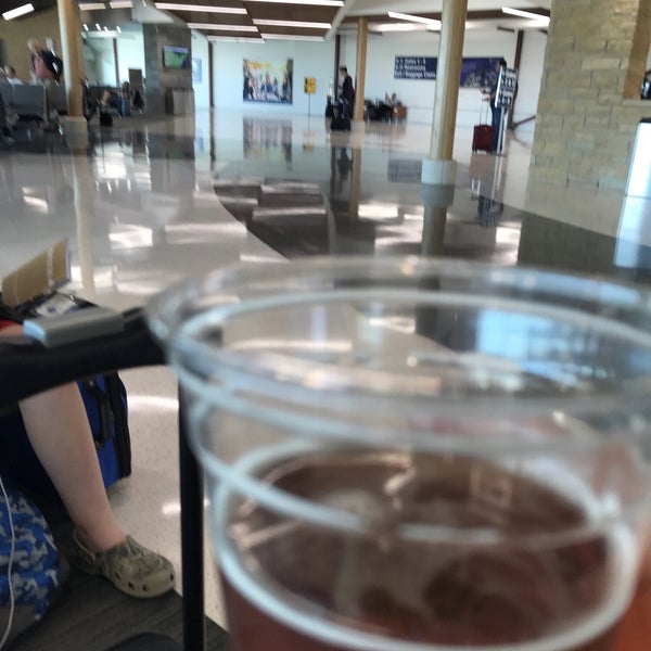 Foto tomada en The Eastern Iowa Airport  por Jason S. el 9/26/2019