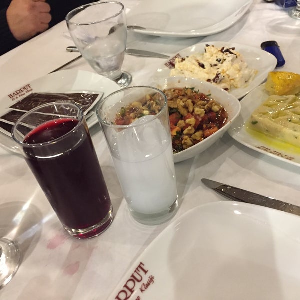Das Foto wurde bei Ataköy Bahçem Restaurant von 🦅Muhsin🦅موحسين🦅 . am 12/29/2017 aufgenommen
