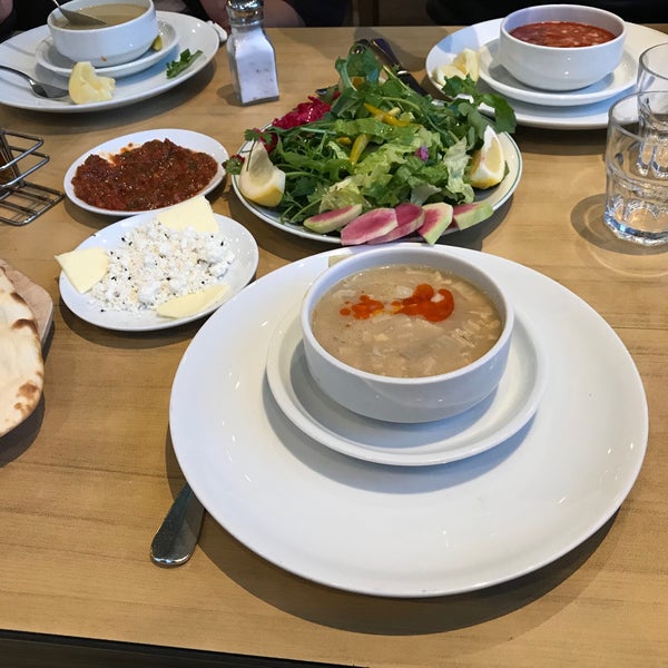 Das Foto wurde bei Flash Restaurant von E ARDA YAĞMUR am 3/10/2021 aufgenommen