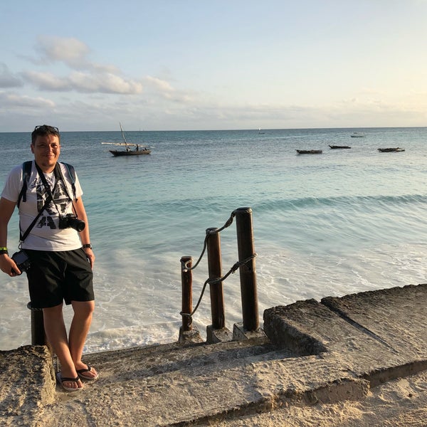 Foto diambil di DoubleTree Resort by Hilton Hotel Zanzibar - Nungwi oleh Suleyman T. pada 6/20/2018