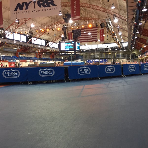 Photo prise au Nike Track &amp; Field Center at The Armory par Brianna Y. le1/17/2017