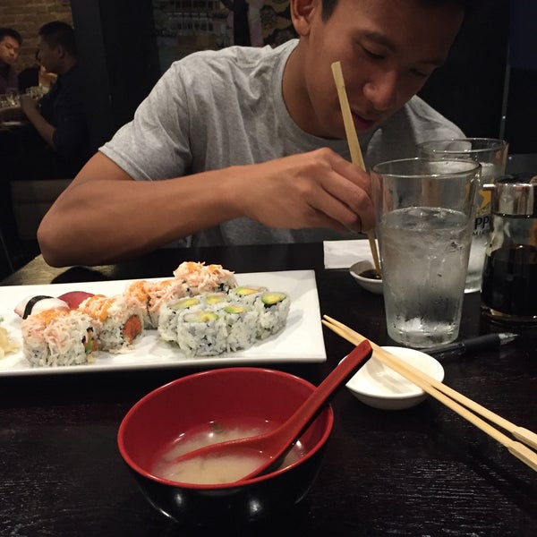 Foto tirada no(a) Sushi Para 88 por Brianna Y. em 5/15/2016
