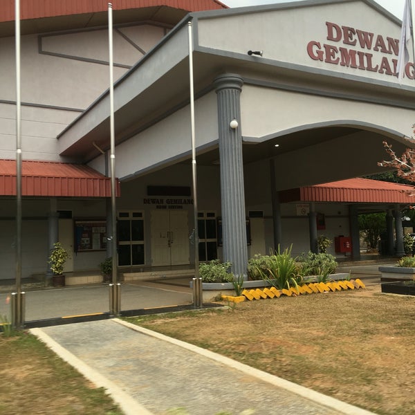 My Small World Perjalanan Dania Ke Sekolah Menengah