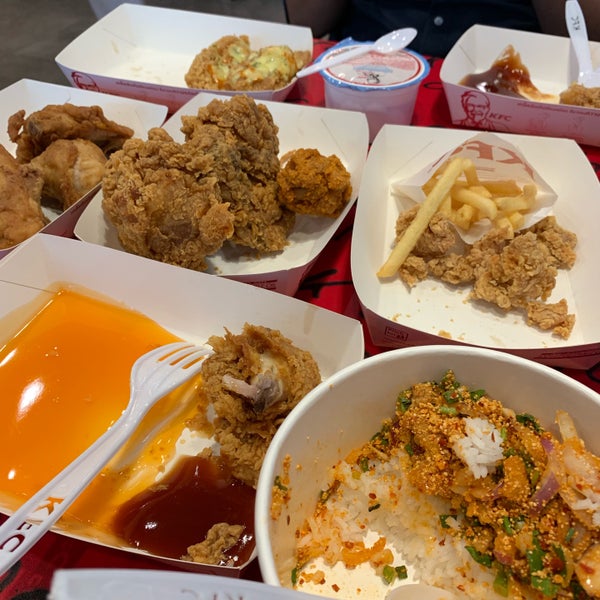 Kfc 24 часа. Еда на вынос в кфс. Kfc 24:00. 5 за 350 кфс. Kfc 24 часа.