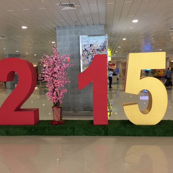 3/31/2015にWwDww W.がングラライ国際空港 (DPS)で撮った写真