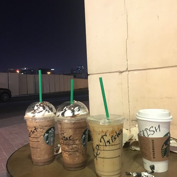 รูปภาพถ่ายที่ Starbucks โดย Trisha Erianne A. เมื่อ 5/12/2017