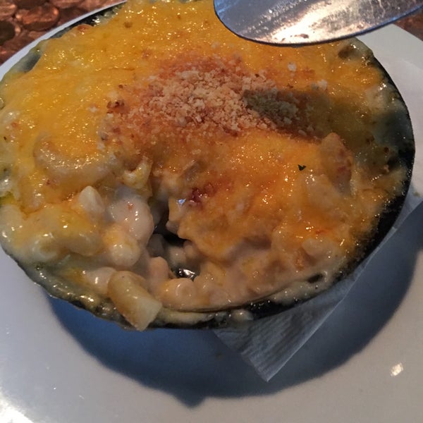 The mac&cheese you guys 🤤 first lady and honet abe cocktails are great. Happy hour value is great. Friendly staff. I'd go there again.
