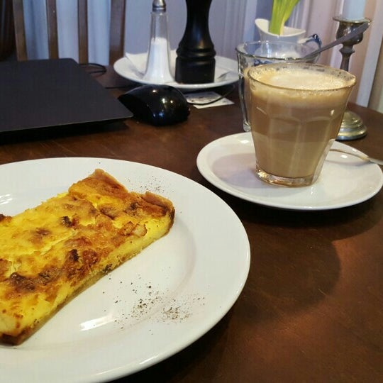 Lovely café with great food. Enjoy the quiche there or a real chai latte.