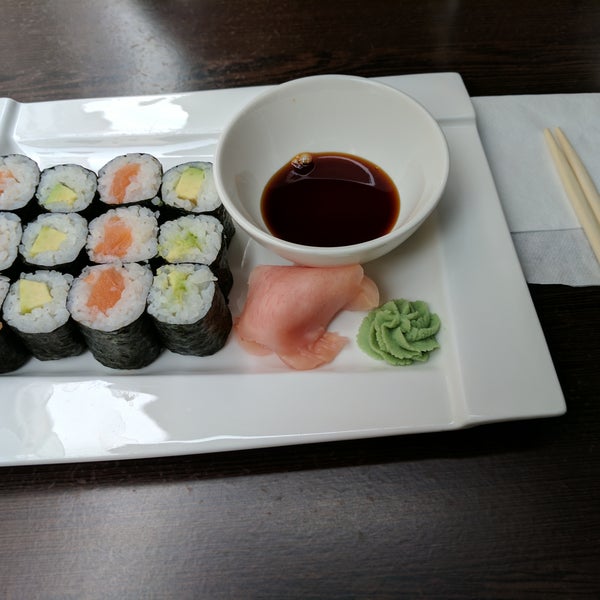 Rude staff, undercooked rice and expensive. There are way better sushi places in Budapest, just ran away from this one.