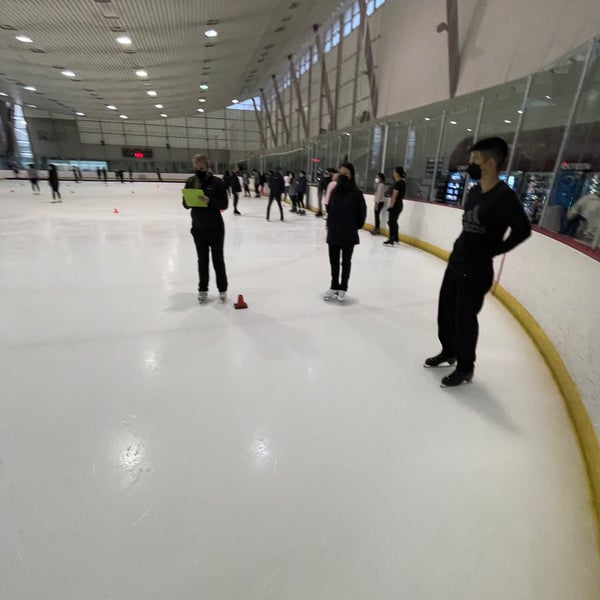 Photo taken at Yerba Buena Ice Skating &amp; Bowling Center by HH T. on 10/5/2021