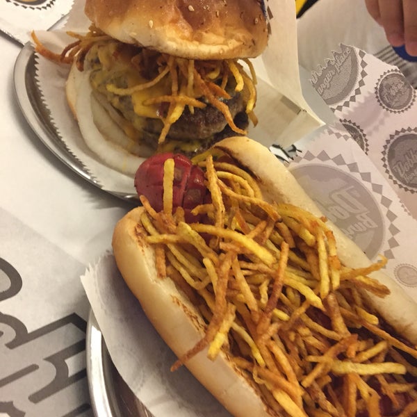Photo taken at Dobby&#39;s Burger Place by Nazanin A. on 5/20/2018